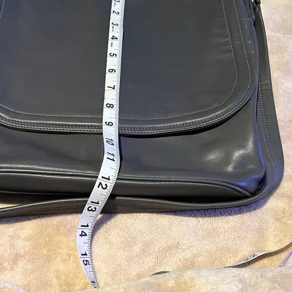 Hobo International Gray Leather Fold Over with dust bag - Picture 14 of 16